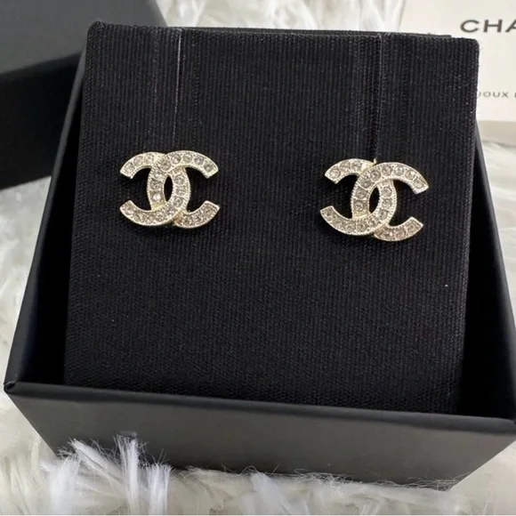 CHANEL Gold Earrings with Crystal Details - Picture 2 of 4